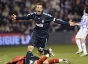 开云APP-冰与火的较量，拉亚关键战不手软，新西兰争冠战险胜冰岛