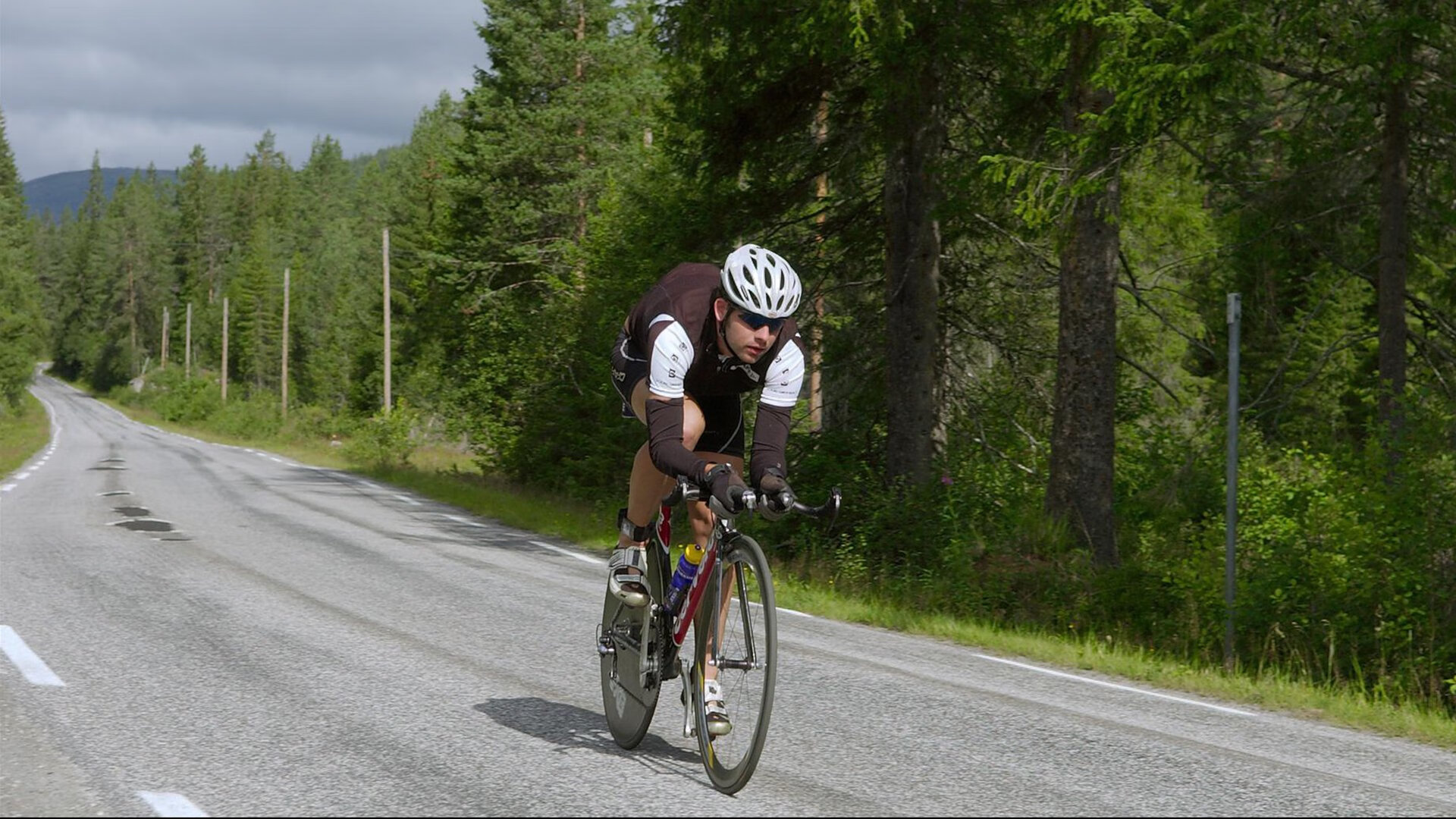 广厦队狂胜湖人，德罗赞成为关键先生