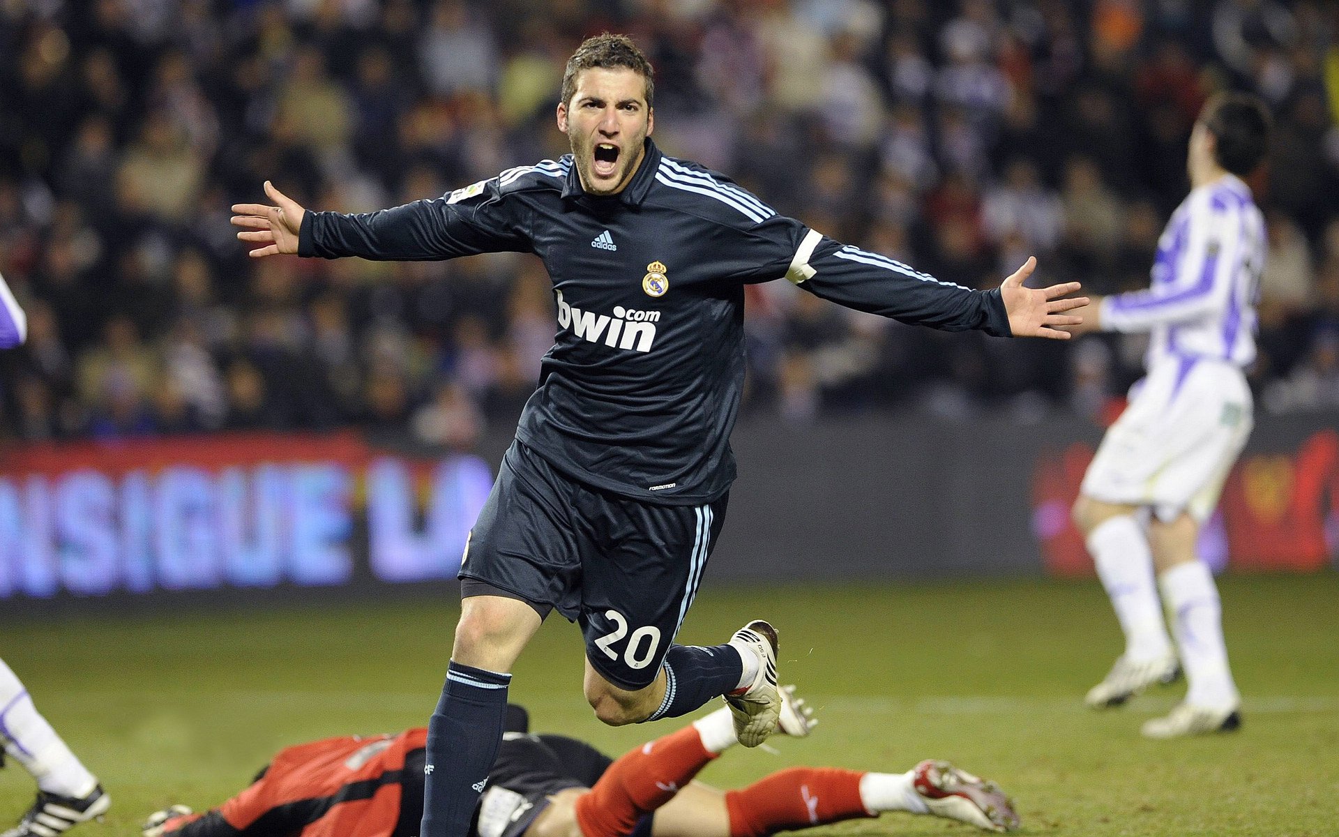 萨卡，一手掌控比赛走势，卡塔尔轻取阿森纳的背后